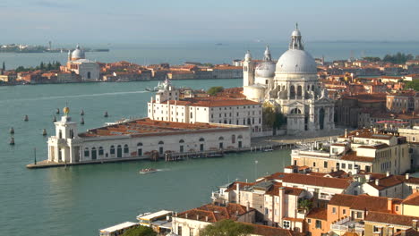 Horizonte-Del-Gran-Canal-De-Venecia-En-Italia