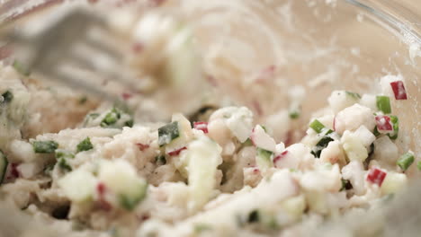 cerca de mezclar vegetales para untar con un tenedor