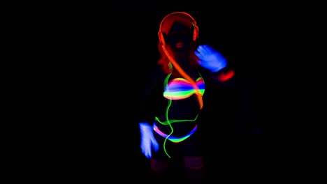 uv glowing woman 33