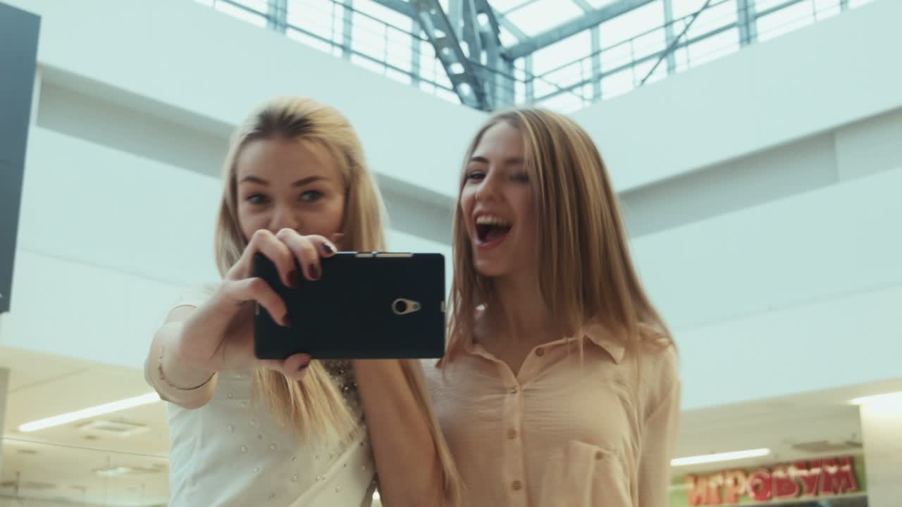 Girls Do The Selfie In Entertainment Shopping