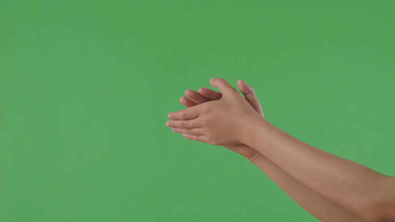 녹색 스크린에서 박수를 치고