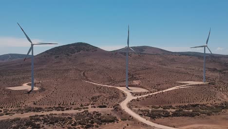 imágenes aéreas de turbinas eólicas en la región de coquimbo, chile.