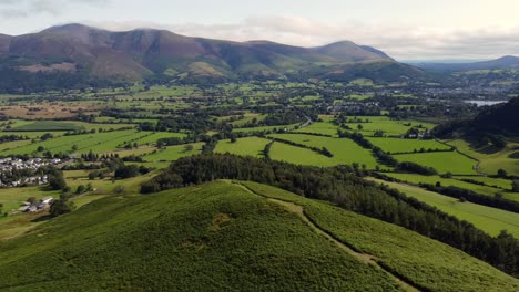 Looking-towards-Skiddaw-and-Belcathra-from-Barrow-in-the-Lake-District