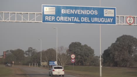 bienvenido a la señal fronteriza de uruguay