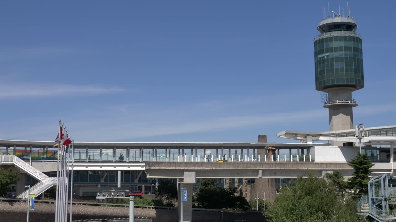 항공 교통 통제 타워와 대중 접근 밴쿠버 공항 정적