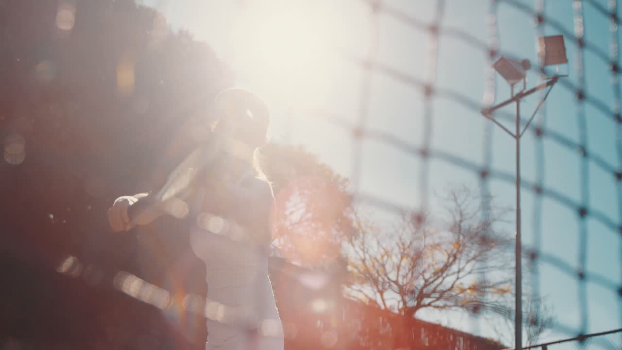 테니스 를 하는 활동적 인 스포츠 선수
