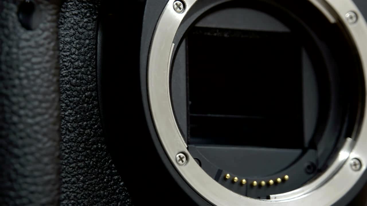 렌즈가 부착된 카메라 렌즈 홀더