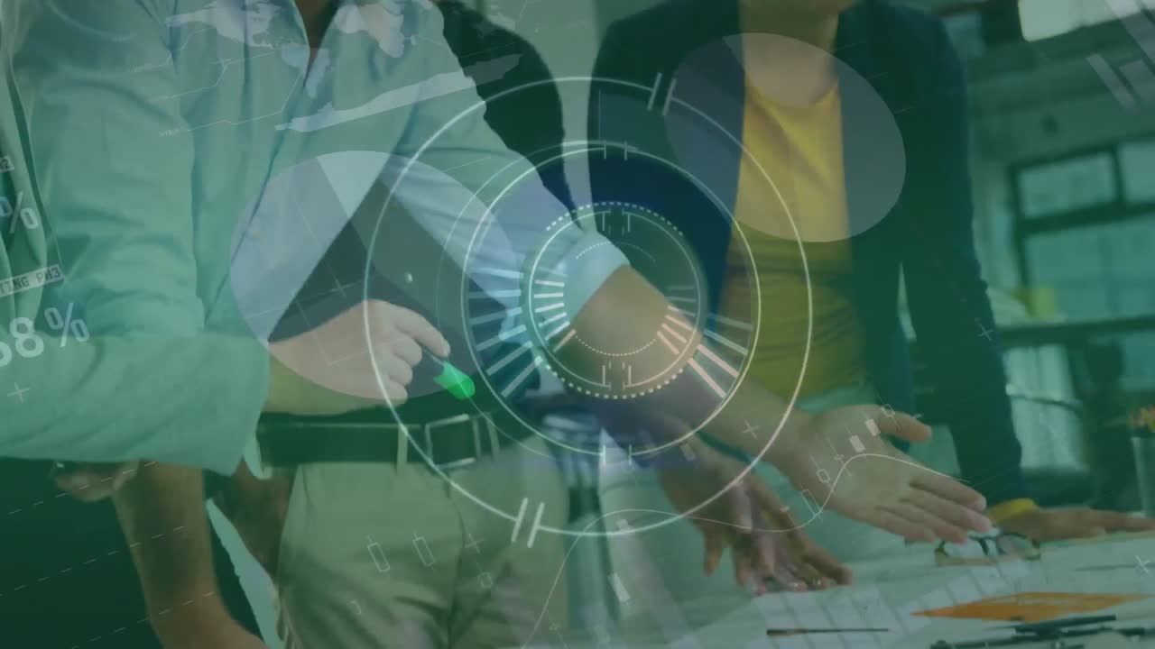 animación de la red de conexiones entre diversas personas que usan teléfonos inteligentes