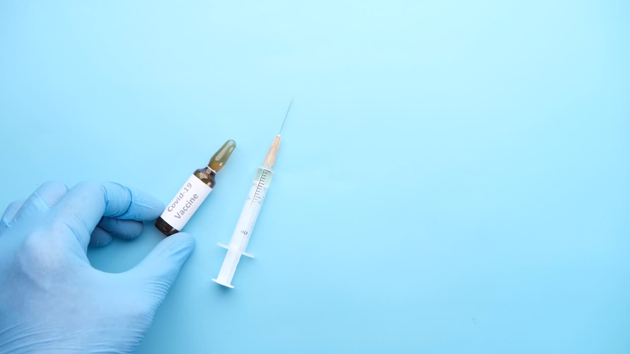 inyección de la vacuna contra la covid-19