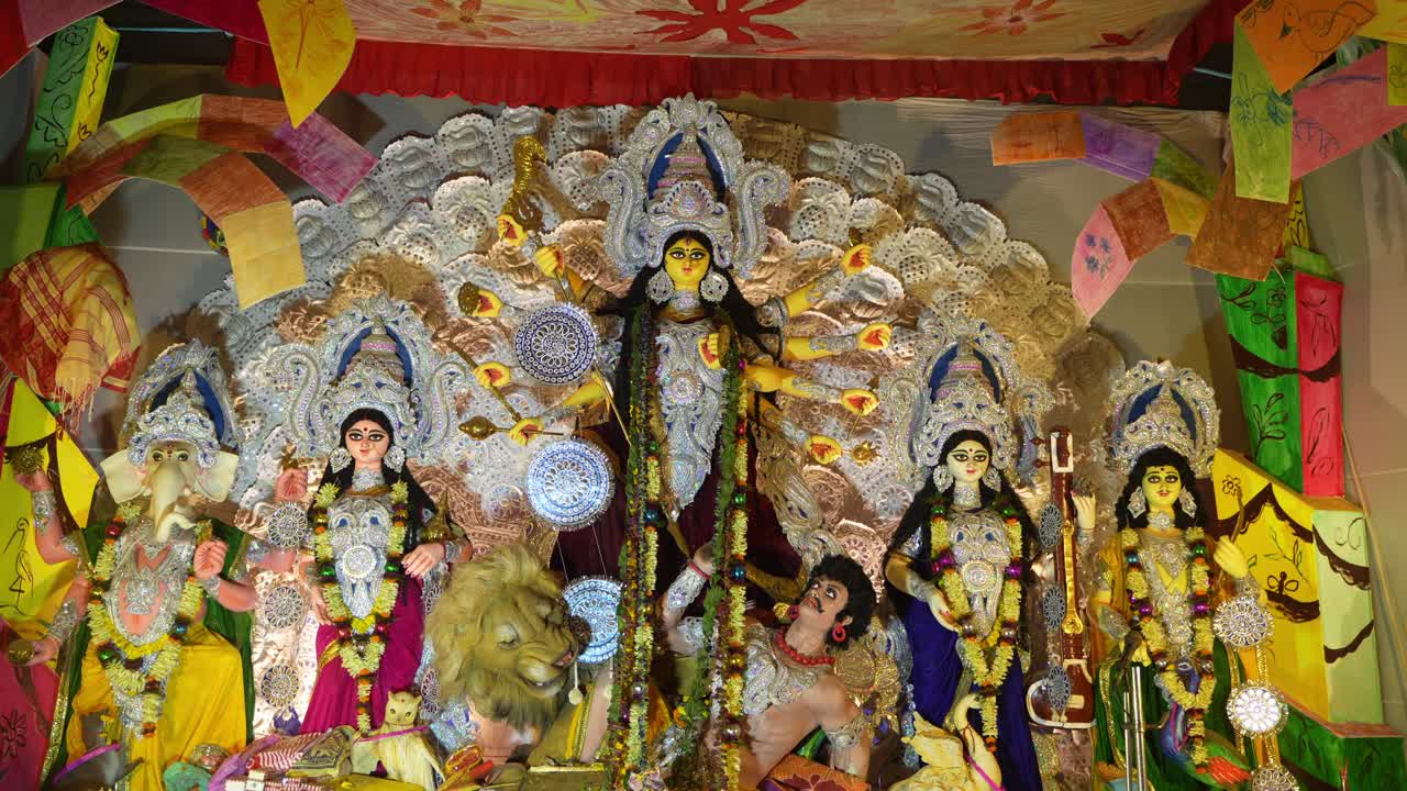 The biggest festival of West Bengal is Durga Puja with the idol of Durga Thakur. Durgapujo in West Bengal is famous all over the world. It is especially popular among Hindus