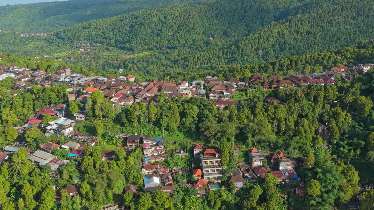 Vista aerea del villaggio di Munduk a Bali, Indonesia.