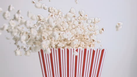 popcorn che cadono al rallentatore