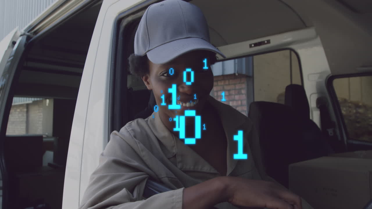 animación de códigos binarios sobre una mujer afroamericana sonriente sentada en un vehículo en un almacén.