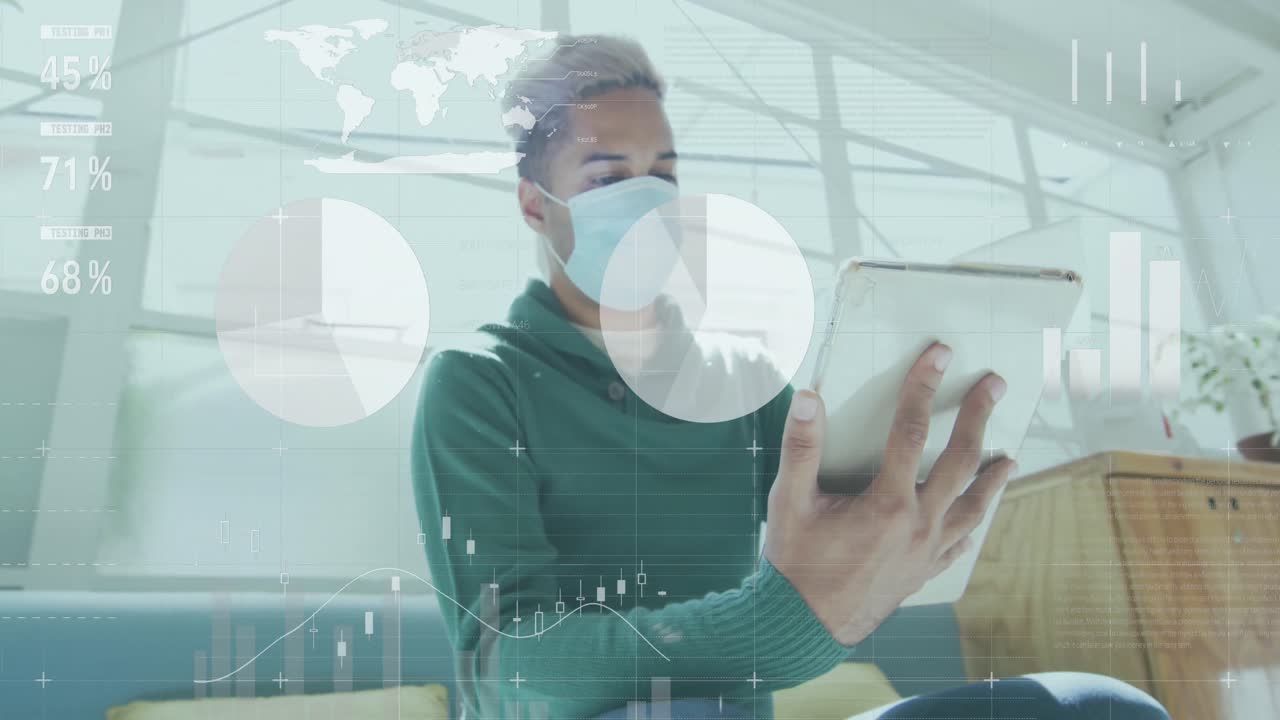 animación del procesamiento de estadísticas sobre un hombre de negocios que usa una máscara facial usando una tableta en la oficina