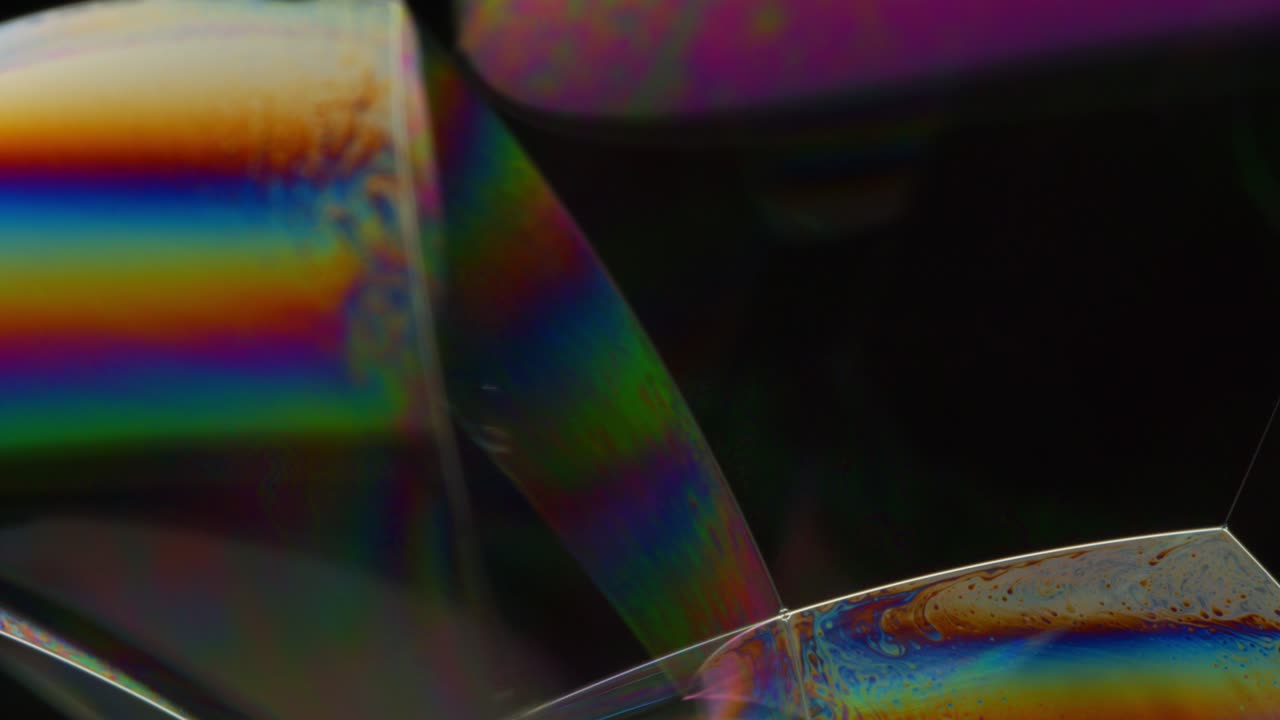 disparo psicodélico abstracto de los colores del arco iris de la superficie jabonosa