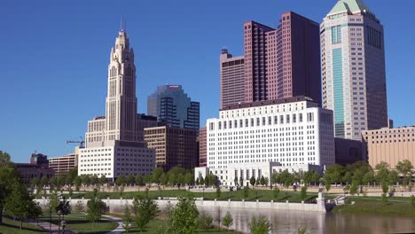 Establishing-shot-of-Columbus-Ohio