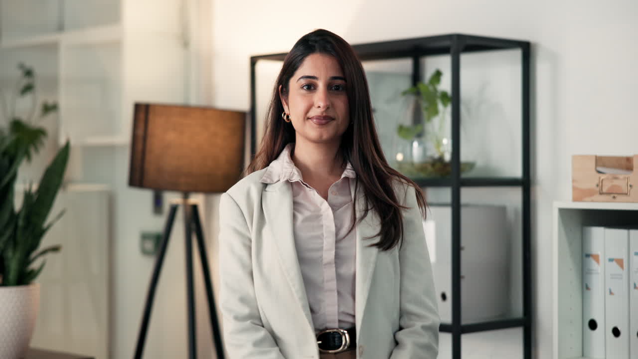 Mujer de negocios profesional en la oficina