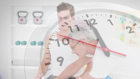 animación del reloj haciendo tic-tac sobre el fisioterapeuta caucásico con el paciente.