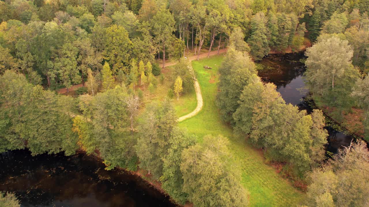 Gulbene bydam og park.