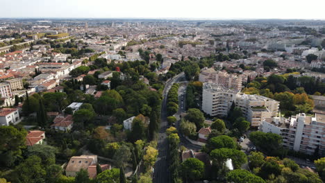 Luftaufnahme-Von-Montpellier-Mit-Modernen-Apartments-Und-Viel-Grün.