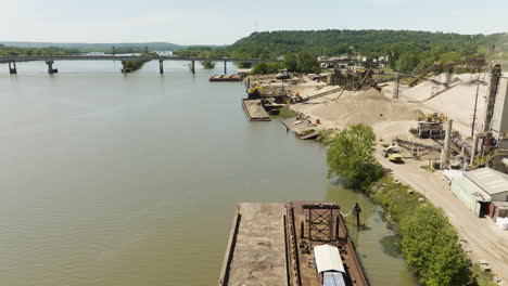 Dry-Bulk-Cargo-Ship-Docked-On-Arkansas-River-For-Loading-Of-Sand-And-Gravel-In-Van-Buren,-Arkansas