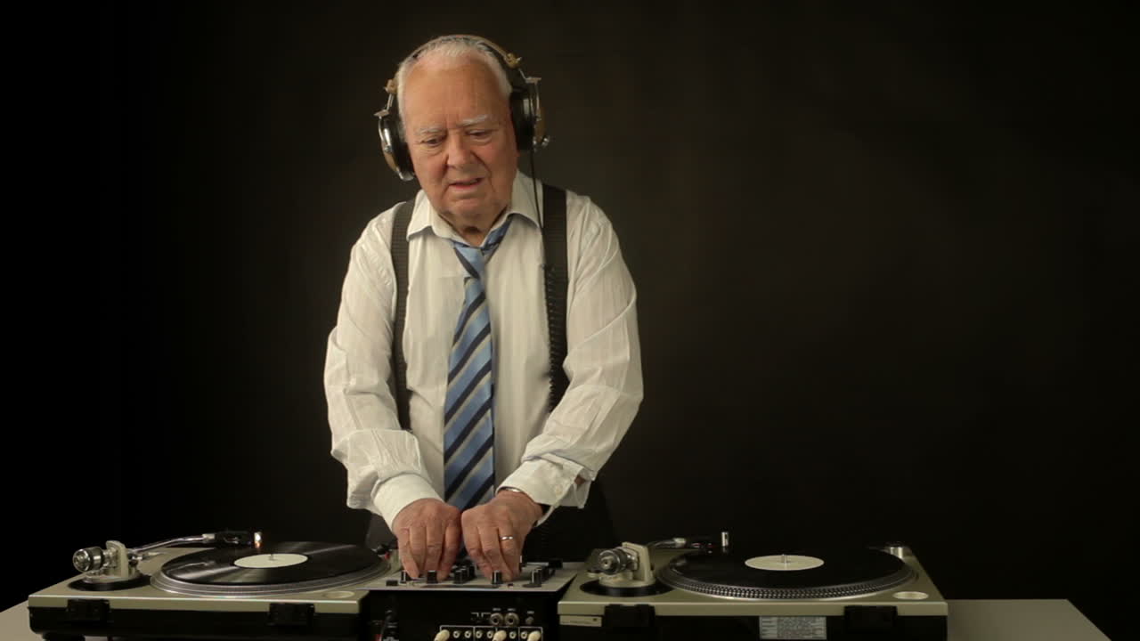 할아버지 dj 비디오 12