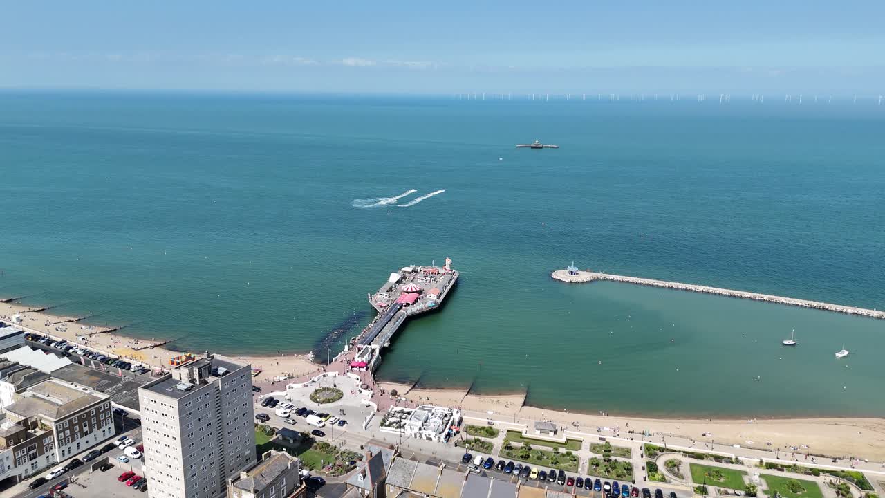 Cais e praia da cidade litorânea de Herne Bay, Kent, Reino Unido, drone, vista aérea de ângulo alto