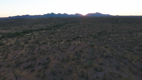 Drone-shot-of-Arizona-Desert-as-the-sun-sets-behind-the-mountains-near-Flagstaff-Arizona