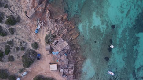 cabaña de pesca mar turquesa