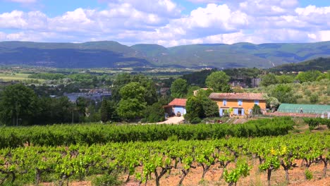 una hermosa finca en la región francesa de provence