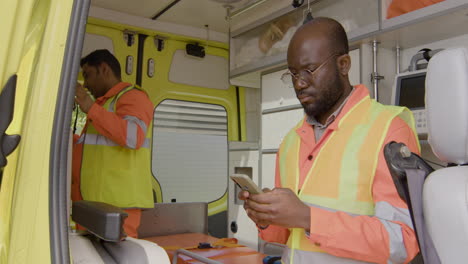 there are two medical assistants in an ambulance 6