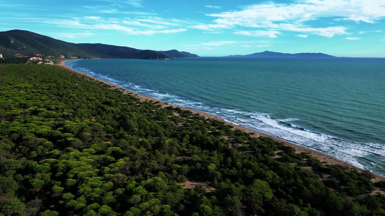 parque nacional maremma playa salvaje en toscana, italia