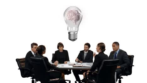 Geschäftsleute-Treffen-Sich-Mit-Einem-Gehirn-In-Einer-Glühbirne-In-Der-Mitte-Des-Tisches