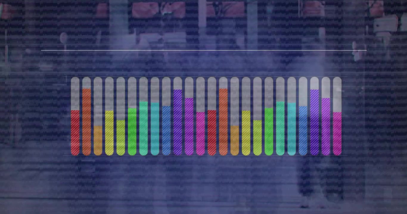 Animazione di elaborazione dati statistici su un time-lapse di persone che camminano per strada