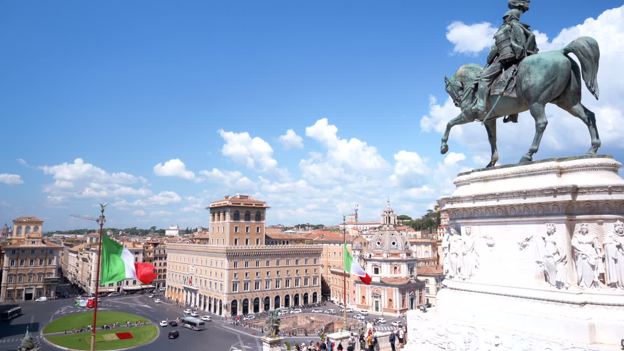Roma, Italia - 16 giugno 2022: l'Altare della Patria, monumento a Vittorio Emanuele II al tramonto