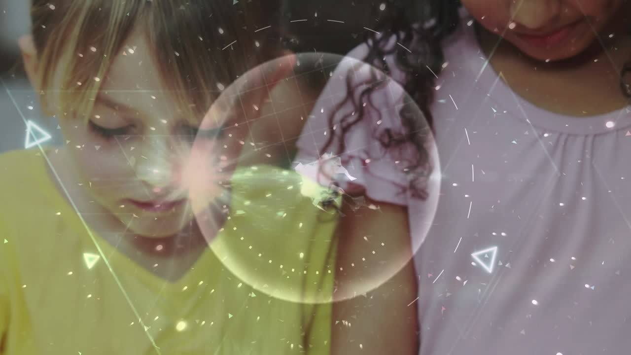 red de conexiones y rastros de luz contra tres chicas diversas leyendo un libro en la biblioteca