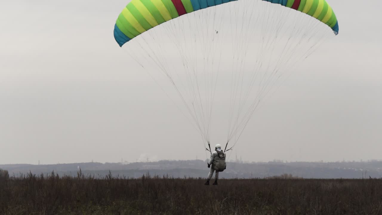 에서 패러글라이딩