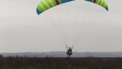 el parapente en un campo