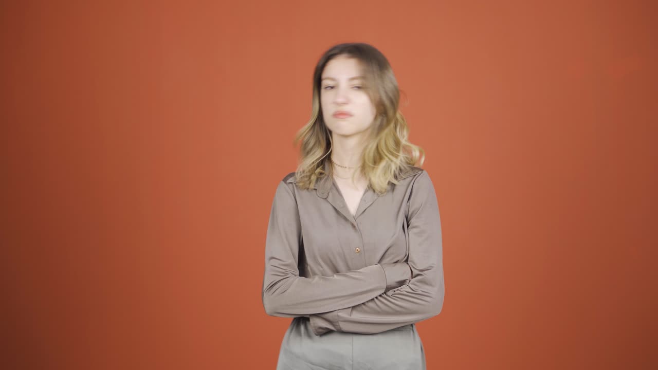 모욕받은 젊은 여성.