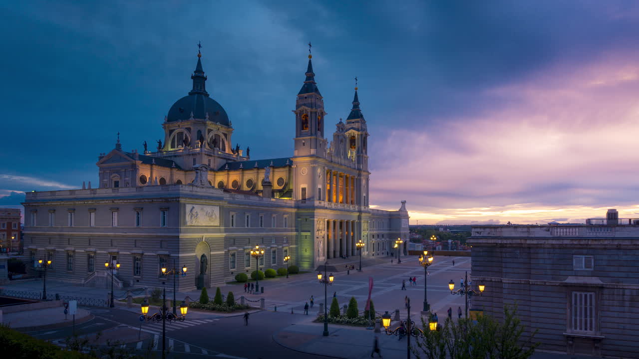 Timelapse of a sunset in the Almudena Cathedral, Madrid