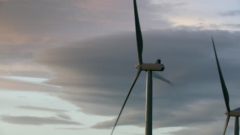 Propellers-turning-on-wind-turbines