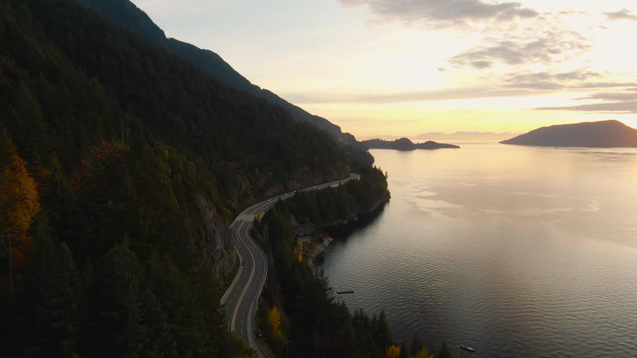 Sea to Sky Hwy i Howe Sound nær Horseshoe Bay, West Vancouver, British Columbia, Canada