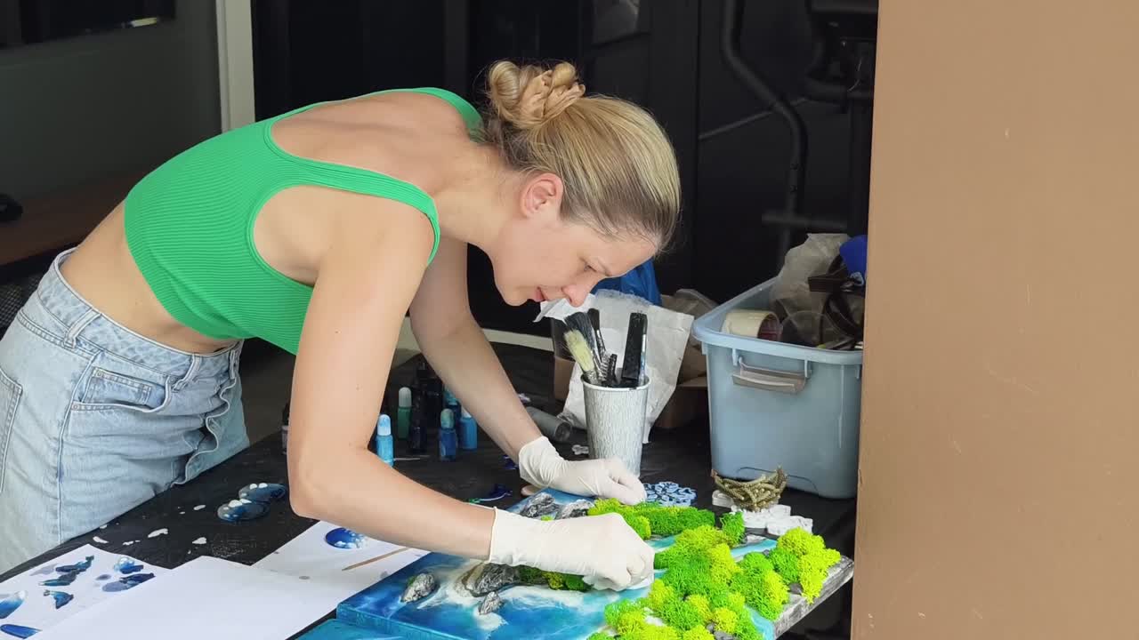 proceso de pintura artística con resina