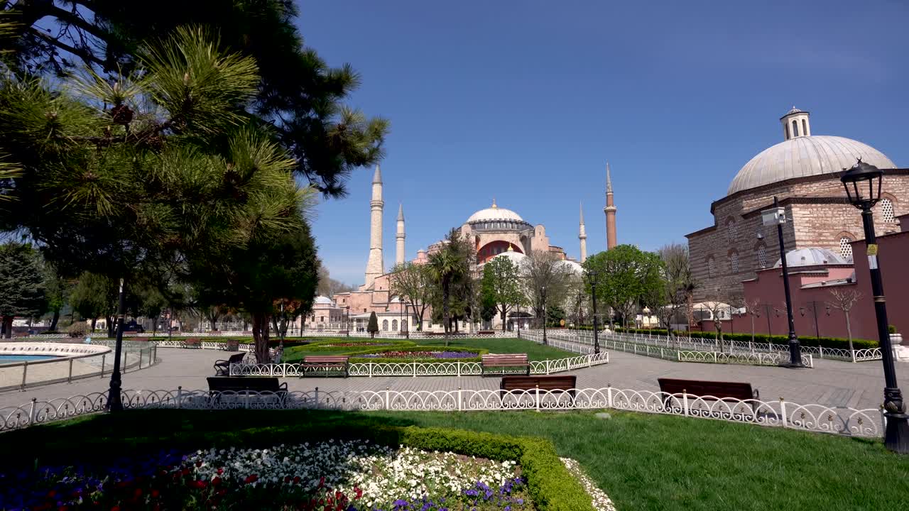 hagia sophia de estambul en el toque de queda por la pandemia de covid-19.