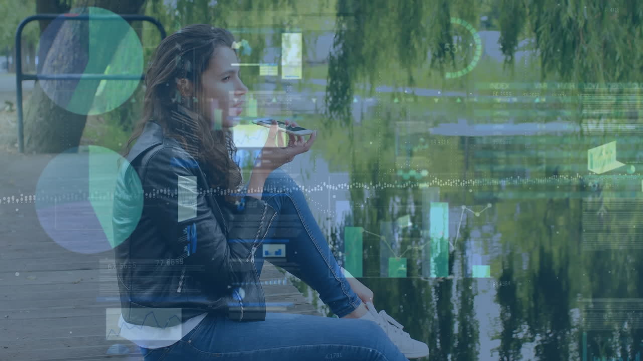 animación de procesamiento de datos estadísticos sobre mujer caucásica hablando en teléfono inteligente cerca de un lago