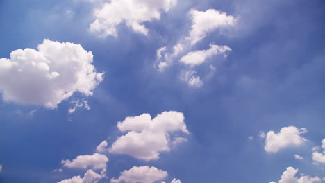 Hermoso-Cielo-Azul-Con-Fondo-De-Nubes,-Cielo-Azul-Con-Nubes-Y-Sol