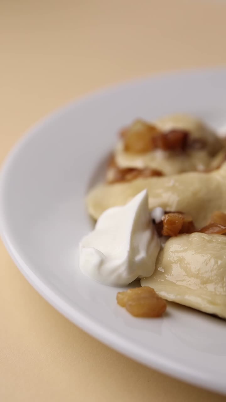 pierogi con crema agria