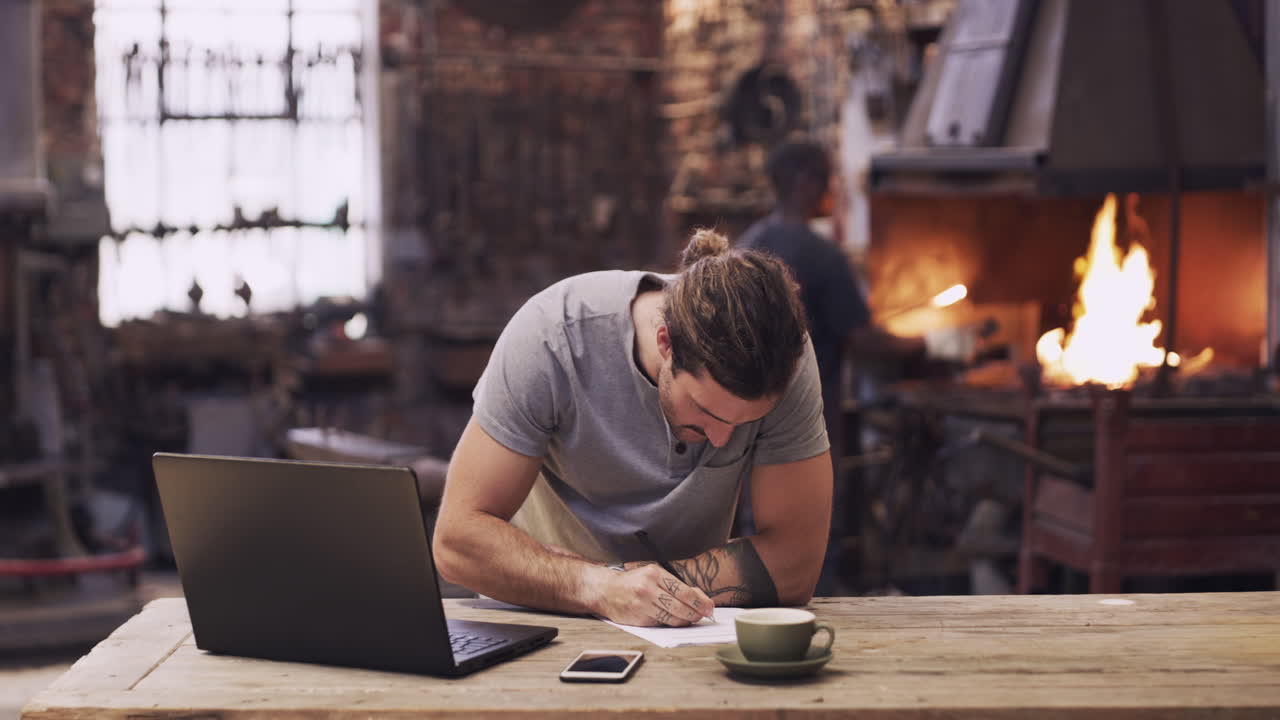 hacer un éxito de las obras de metal