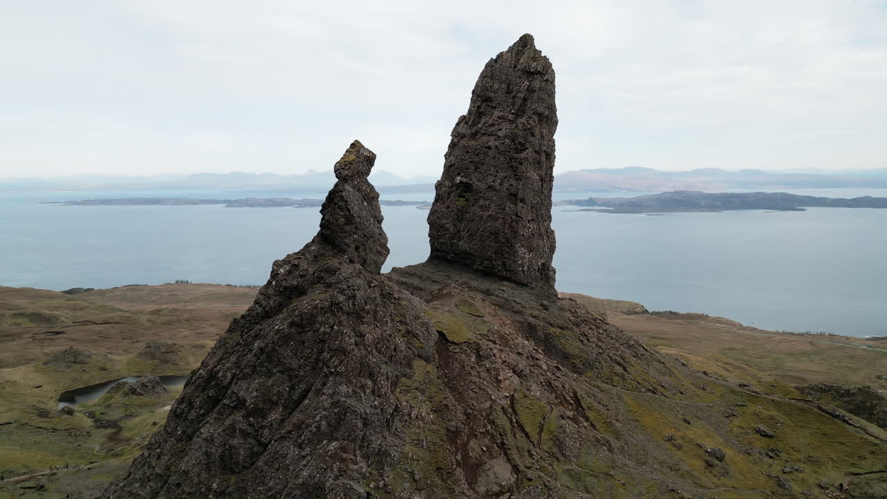 el viejo de storr, escocia drone 4k