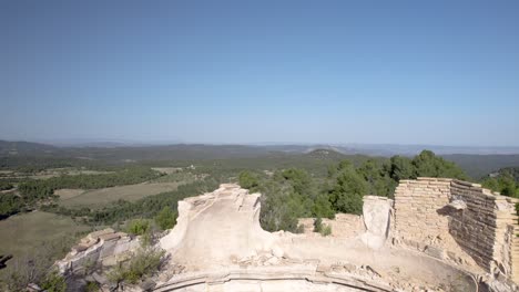 Vista-Aérea-Lenta-De-4k-De-Las-Ruinas-Restantes-De-La-Cúpula-Y-La-Iglesia-De-Santa-Bárbara-En-Monroyo,-Región-De-Matarrana,-España